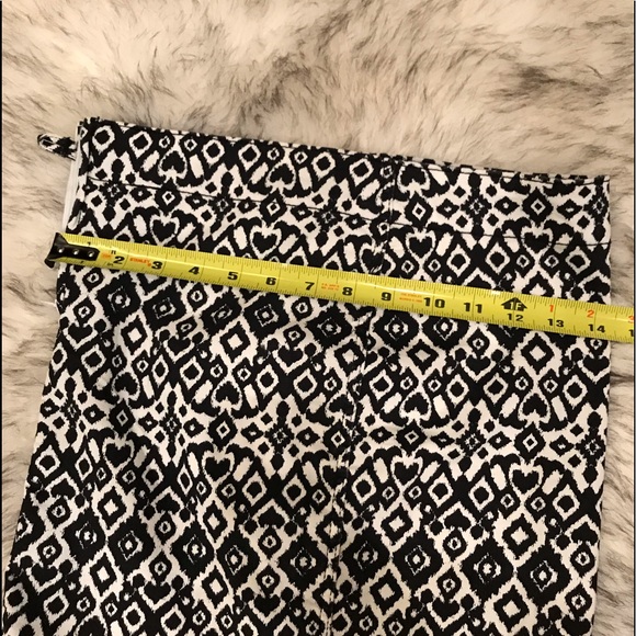 Divided black & white mini skirt. Worn once! - Picture 6 of 6